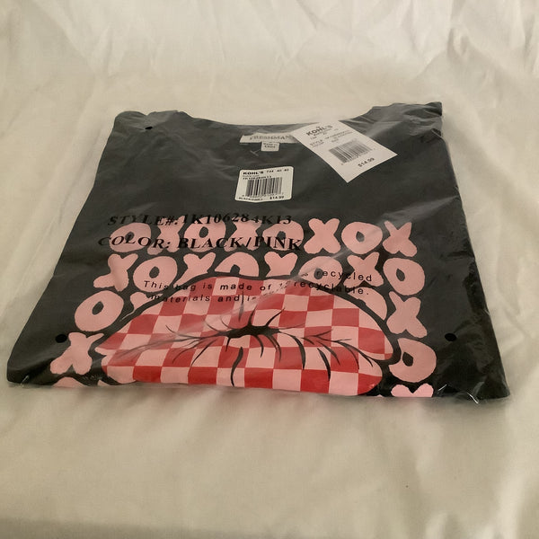 Juniors’ Freshman 1996 “XOXO” T-Shirt Size L