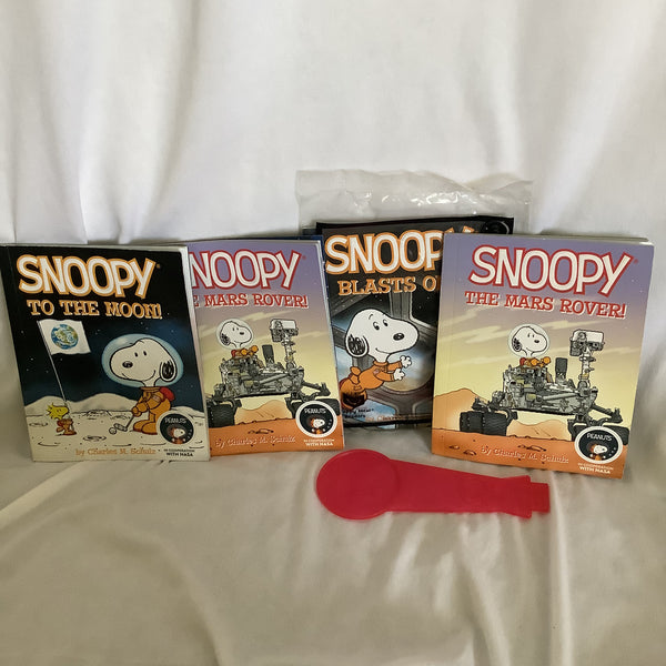 Mc Donald’s Happy Meal Snoopy Readers