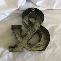 ‘&’Metal Decor