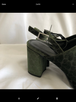 Urban Outfitters Green Hearts Velvet Heels Women’s Size 39