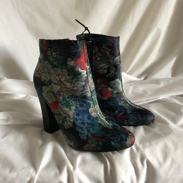 Liliana Floral Boots - Women’s Size 7