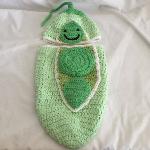 2 Piece Baby Pea Set Hat and Bottom- Size Up to 10 Pounds